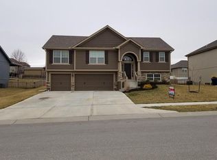 1702 Sycamore Rdg, Kearney, MO 64060
