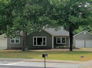 1940 N Old Wire Rd, Fayetteville, AR 72703