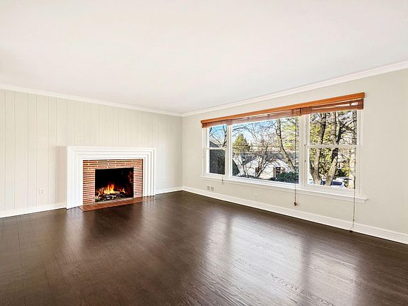 3rd image of 9006 Clifford Ave