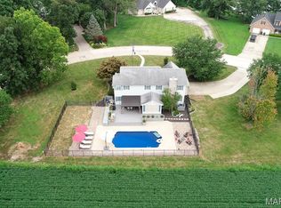 5148 Live Oak Dr, Smithton, IL 62285