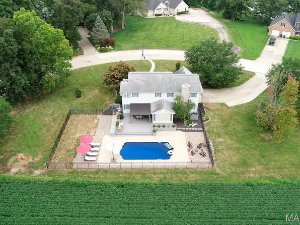 5148 Live Oak Dr, Smithton, IL 62285