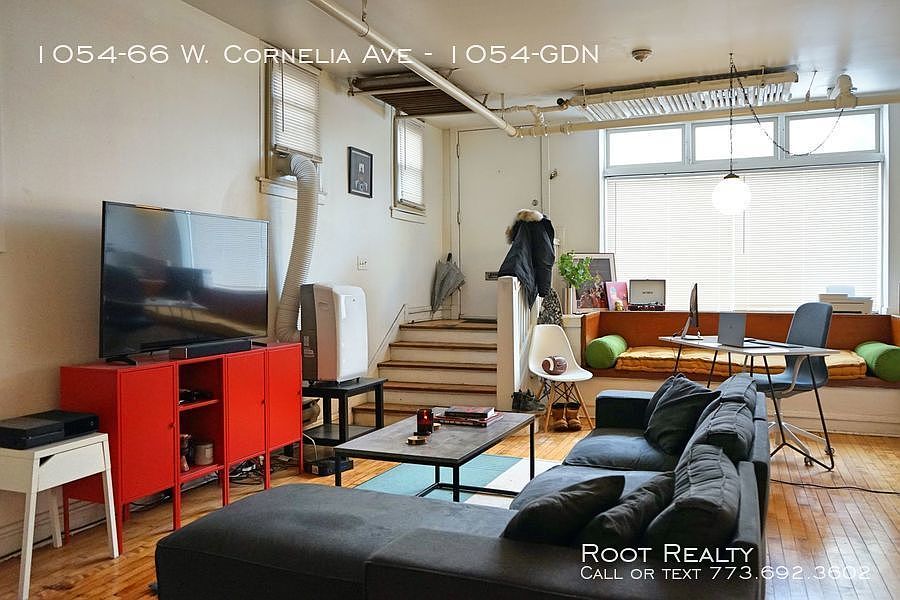 1st image of 1054-66 W Cornelia Ave #1054