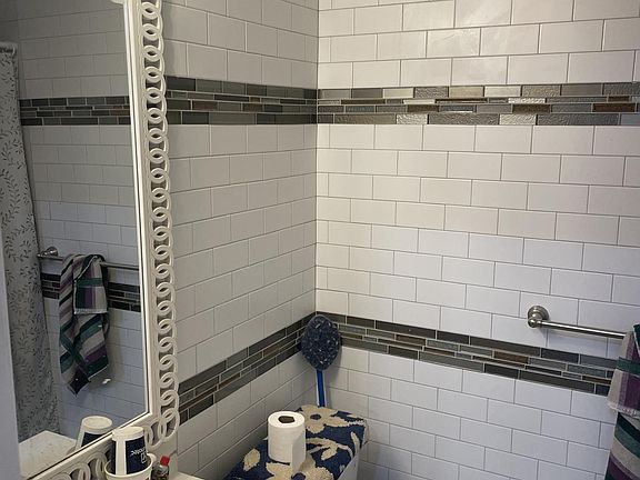 4th image of 901 Fieldwood Dr Unit A