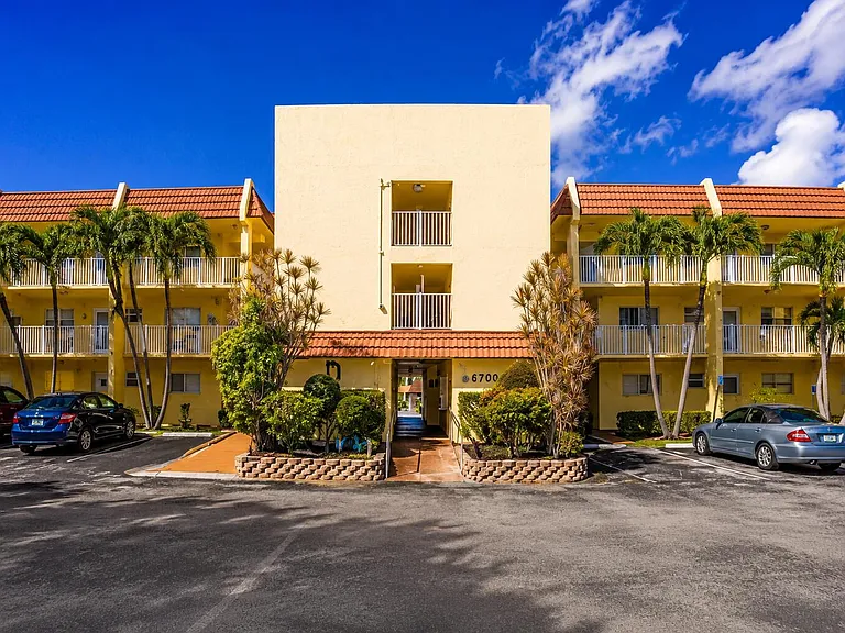6700 Royal Palm Blvd #210D — Photo 2