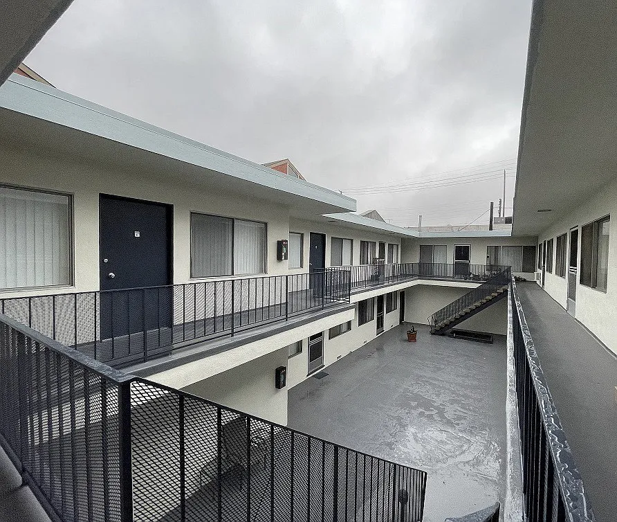 Lido Apartments - 2311 Bentley Ave — Photo 3