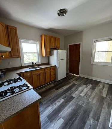 2nd image of 290 Prescott St