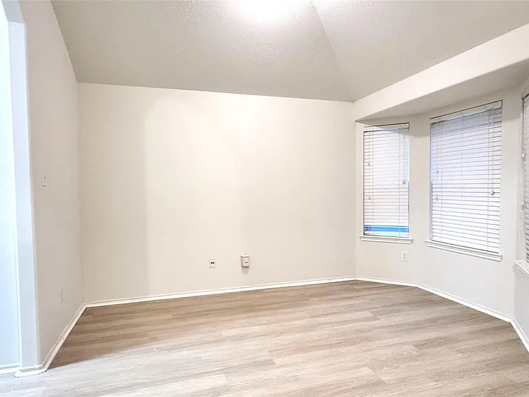 6818 Hampden Point Ct — Photo 3