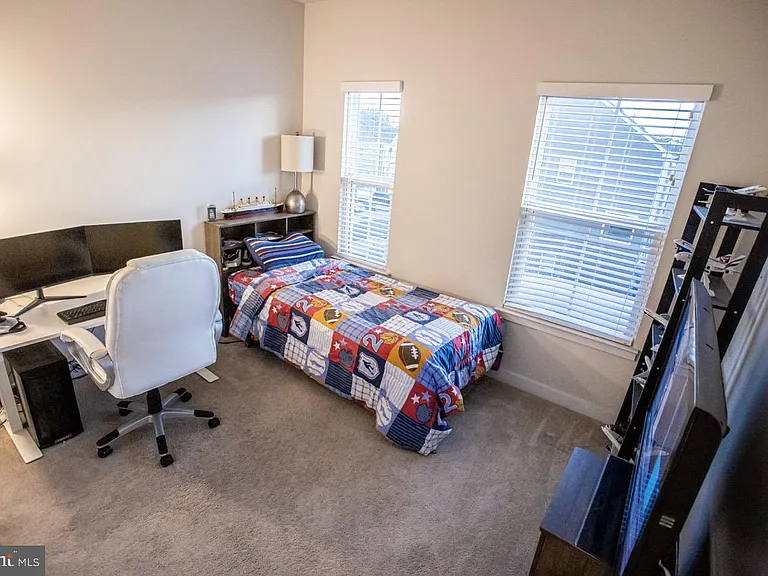 7821 Cove Point Dr — Photo 36