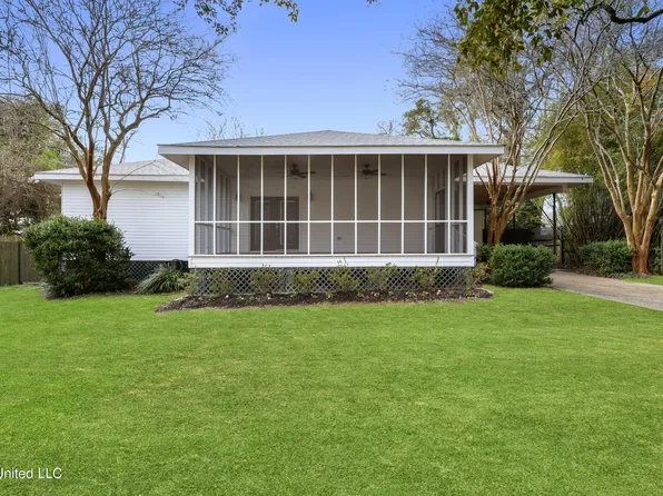 526 Demontluzin Ave, Bay Saint Louis, MS 39520