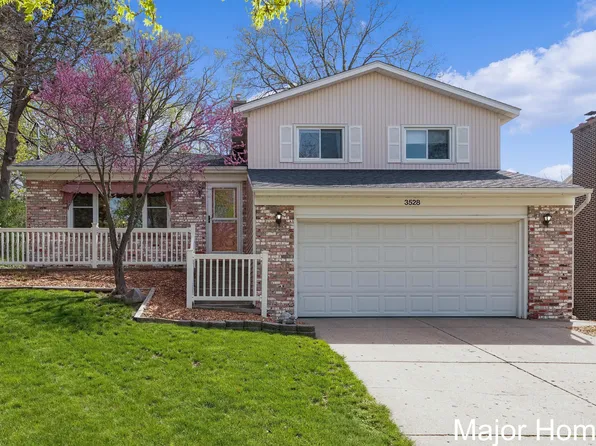3528 Williamson Ave NE, Grand Rapids, MI 49525