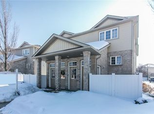 242 Westmeadow Dr #B, Kitchener, ON