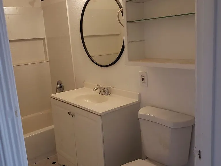 555 W Whittier Ave — Photo 33