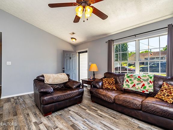 3rd image of 7505 Kilbridge Dr