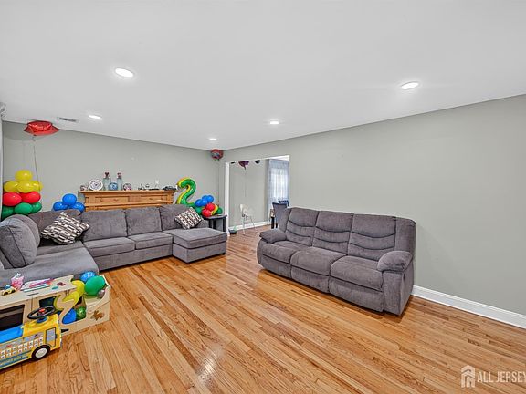 4th image of 47 Albert Ave