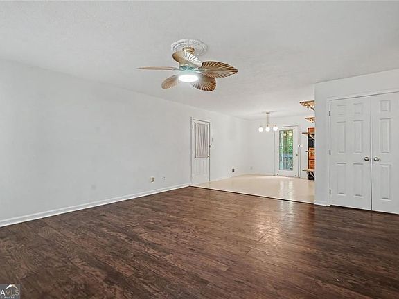 5th image of 4827 Oakwood Ct