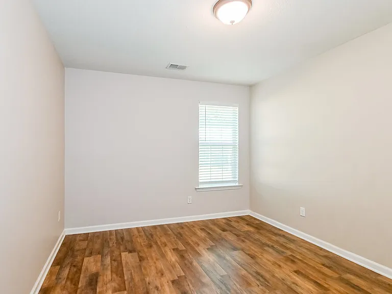 8873 Lezlarken Ln — Photo 13