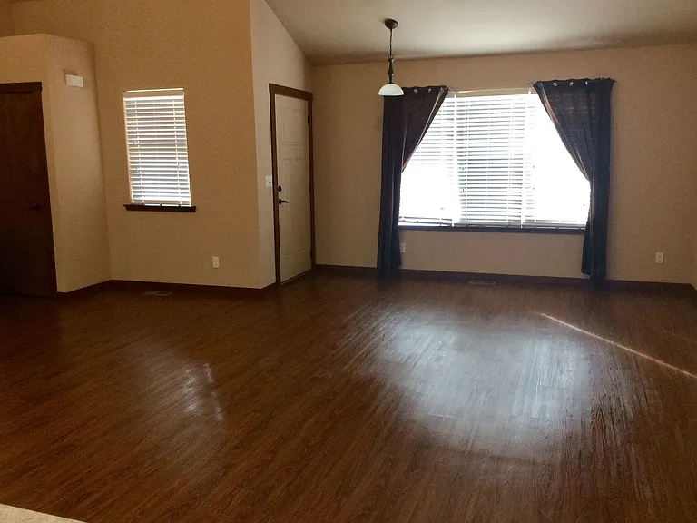 398 Center St — Photo 5