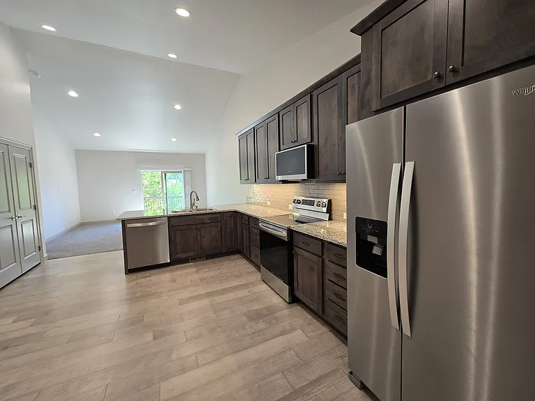 538 Brecken Ct — Photo 3