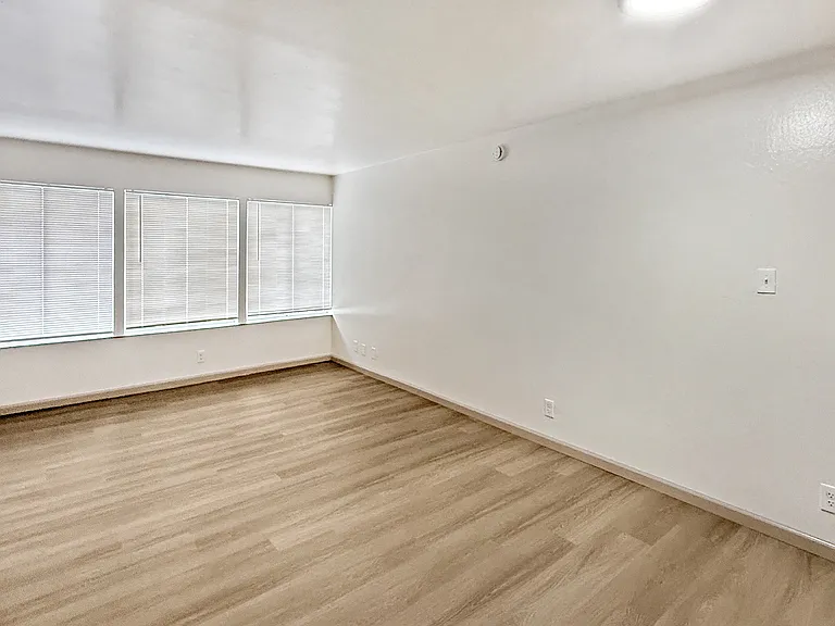 3600 Dimond — Photo 22