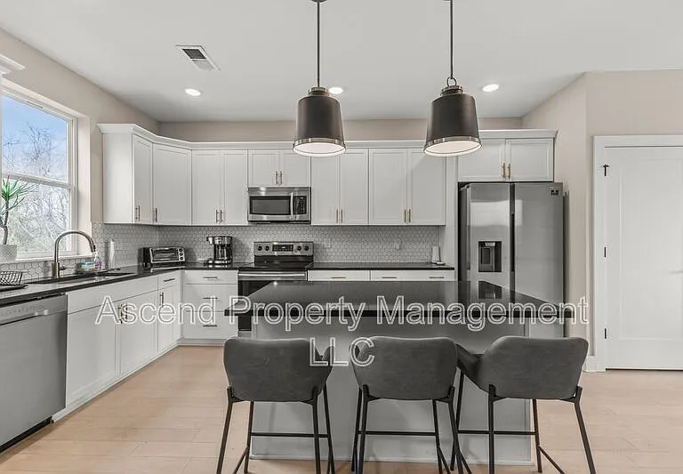 3155 Saint Elmo Ave #10 — Photo 7