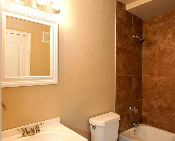 Welcome to Coronado Crossing Modern Comfort in Central Lubbock — Photo 12