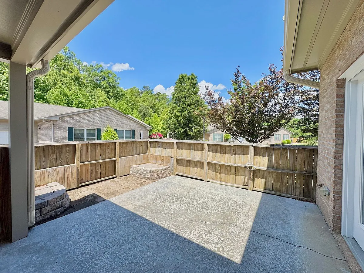 Building Photo - 226 Beaver Creek Dr
