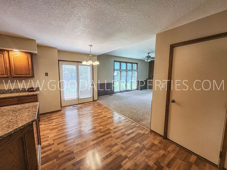 924 Prairie View Dr — Photo 14