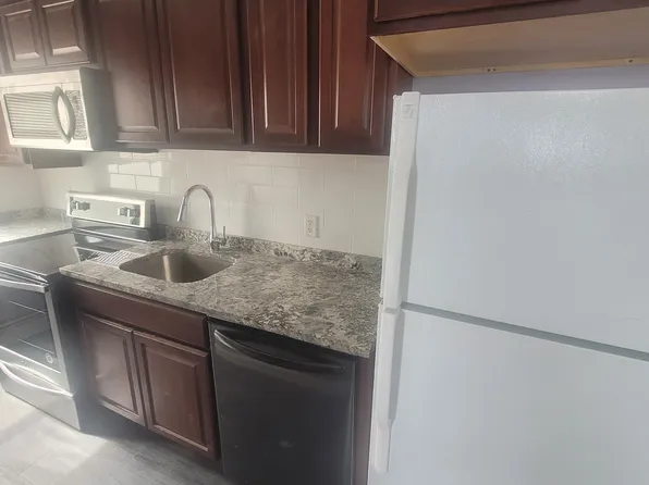 60 Douglas Ave #3, Providence, RI 02908