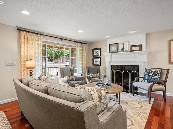 5th image of 2416 SE Higgins Dr