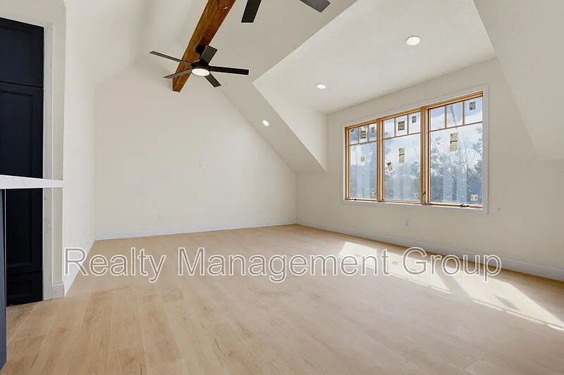 2 bed, 2.0 bath, 1150 sqft, $4,250 — Photo 3