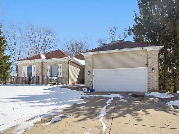 2nd image of 1022 Rosewood Dr