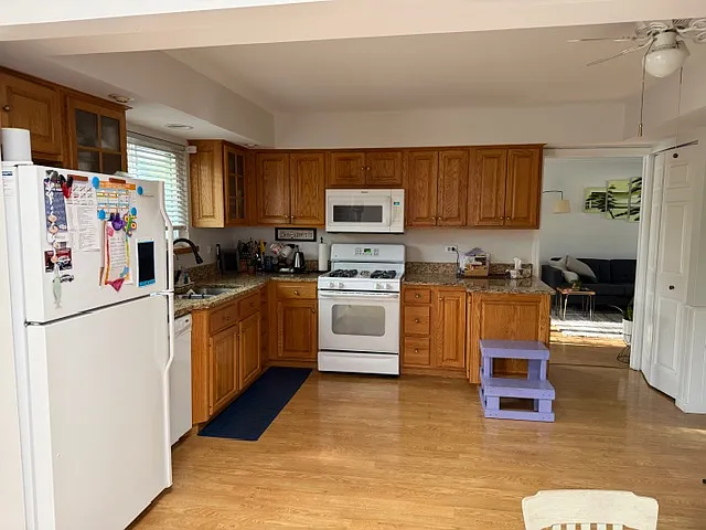 325 Bingham Cir — Photo 13