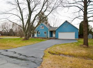 31 Grenadier Rd W, Scottsville, NY 14546