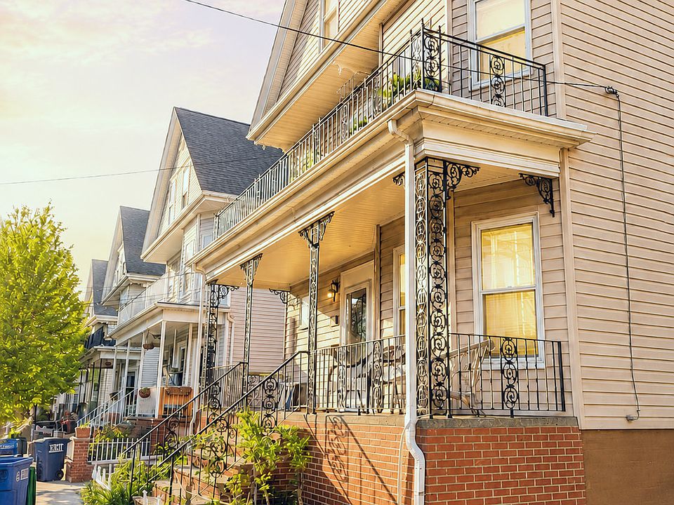1st image of 5 Windsor Rd #2