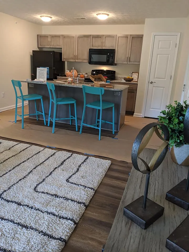 Creekside Crossing Apartments - 9617-102 — Photo 3