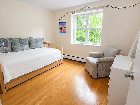 3rd image of 65 Colborne Rd APT 3