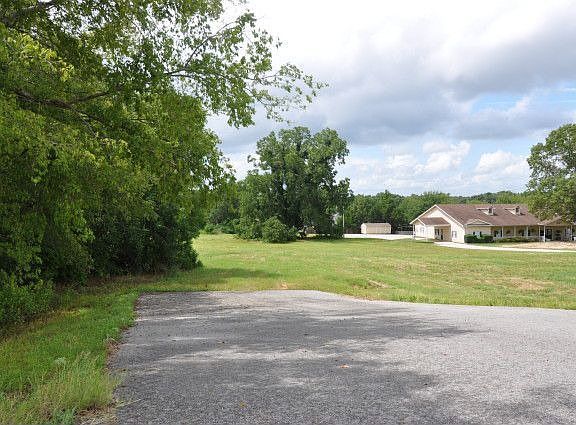 2nd image of 1543 E Grande Blvd