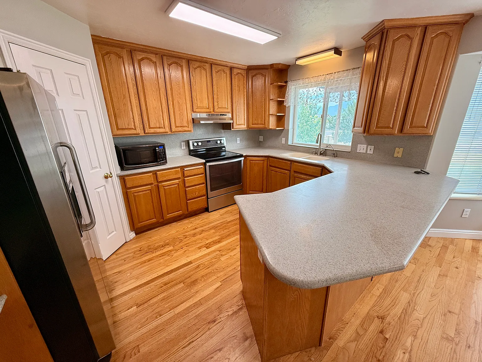 6 bed, 3308 sqft, $3,250 — Photo 4