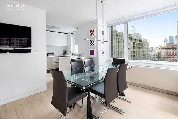 Sold by Sotheby's International Realty | media 2