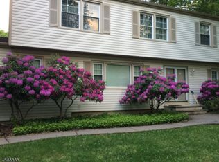 8 Mallard Ln, Long Valley, NJ 07853