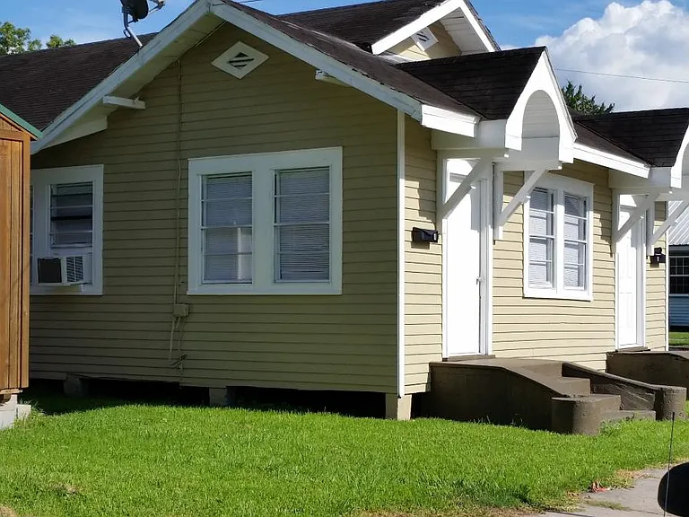 1315 Lee Ave — Photo 1