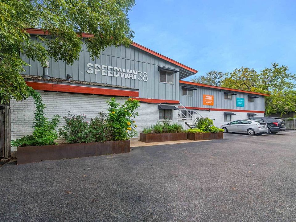 Speedway 38 Exterior