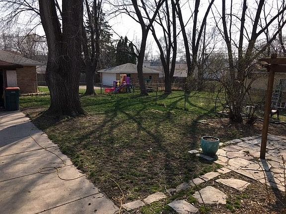 2nd image of 2418 33rd Ave NE