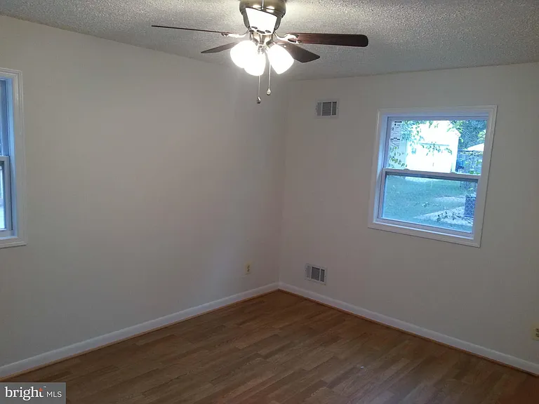 326 Garner Ave — Photo 8