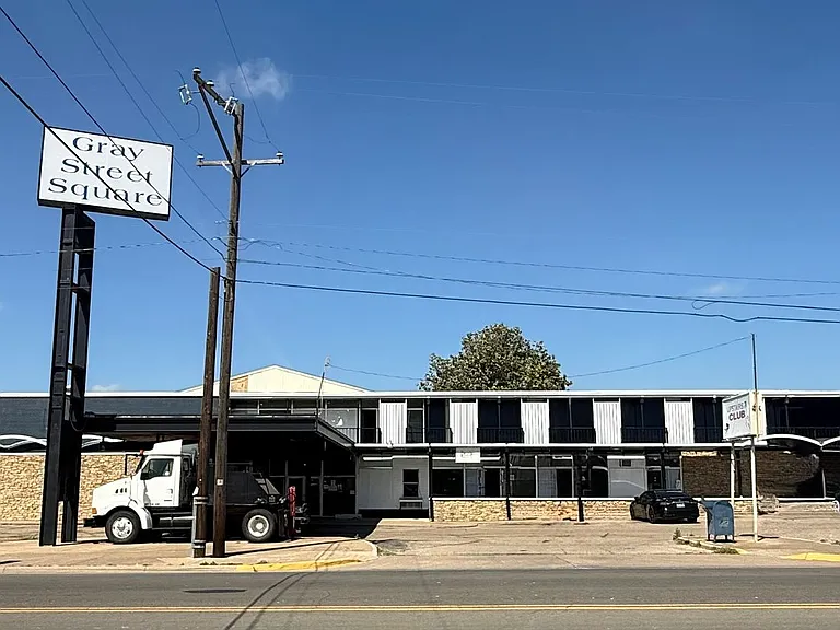 Gray Street Square — Photo 18