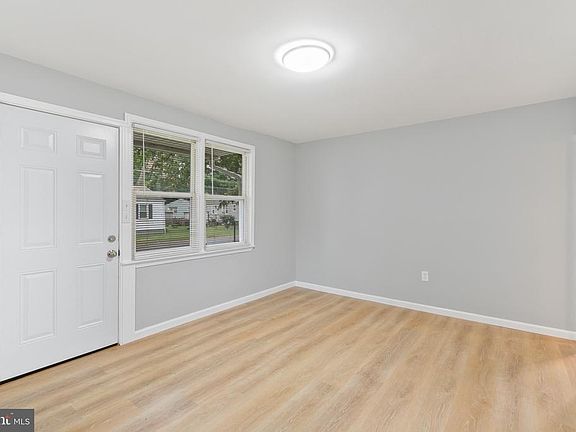 3rd image of 5 Aberdeen Ave