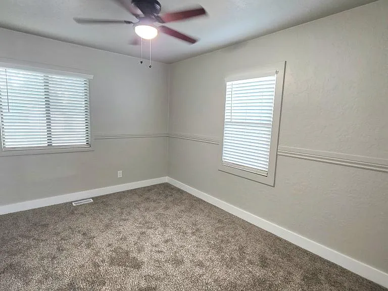 1658 Gibson Ave — Photo 4