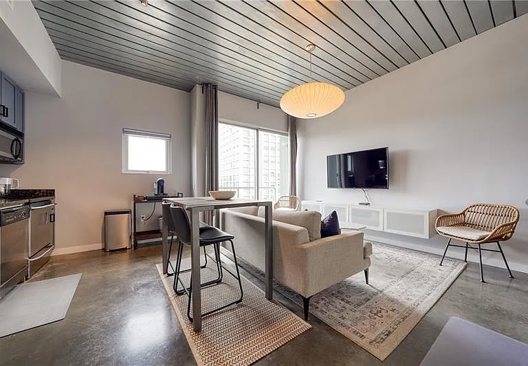 620 Glen Iris Dr NE #506 — Photo 3