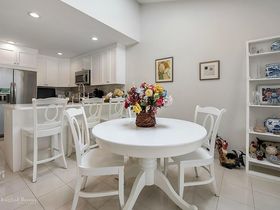 1st image of 322 Doral Ct