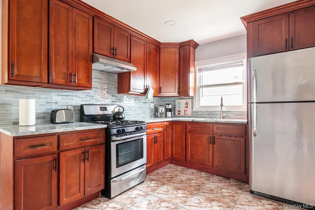 3 bed, 1.5 bath, 1200 sqft, $3,600 — Photo 3